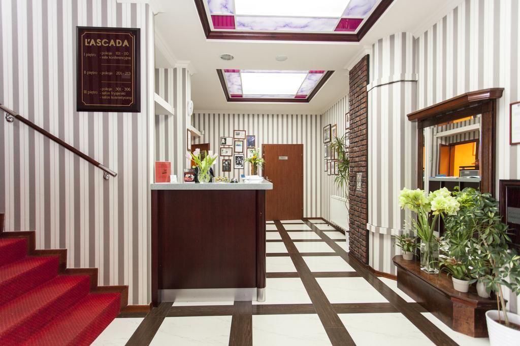 L'Ascada Hotel Срем Екстериор снимка
