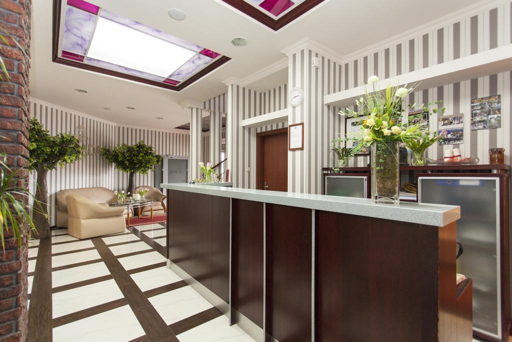 L'Ascada Hotel Срем Екстериор снимка