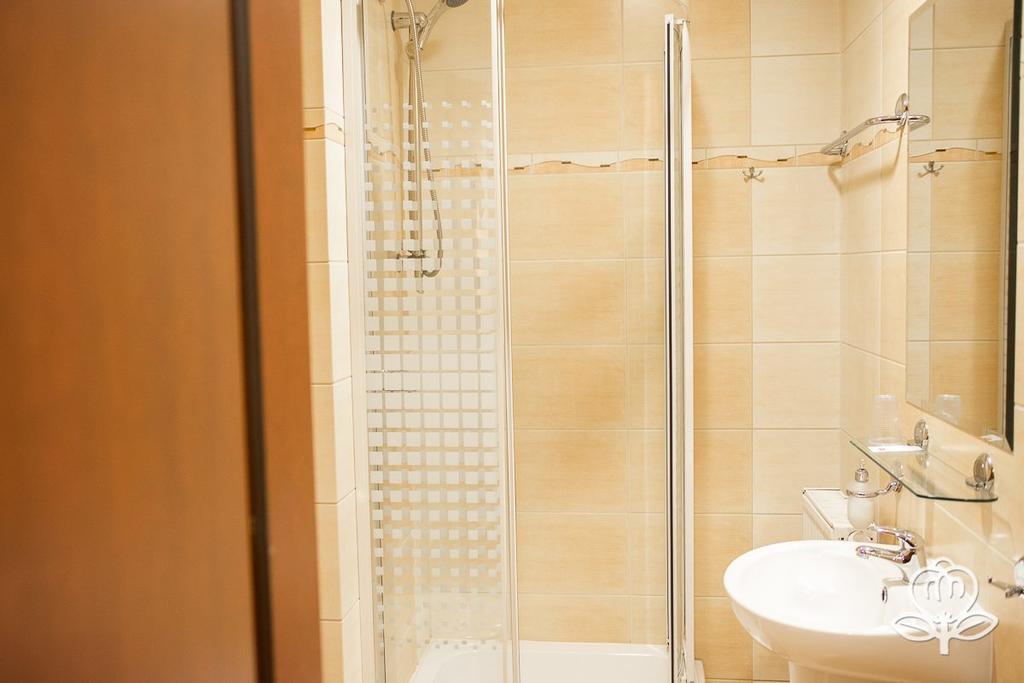 L'Ascada Hotel Срем Екстериор снимка