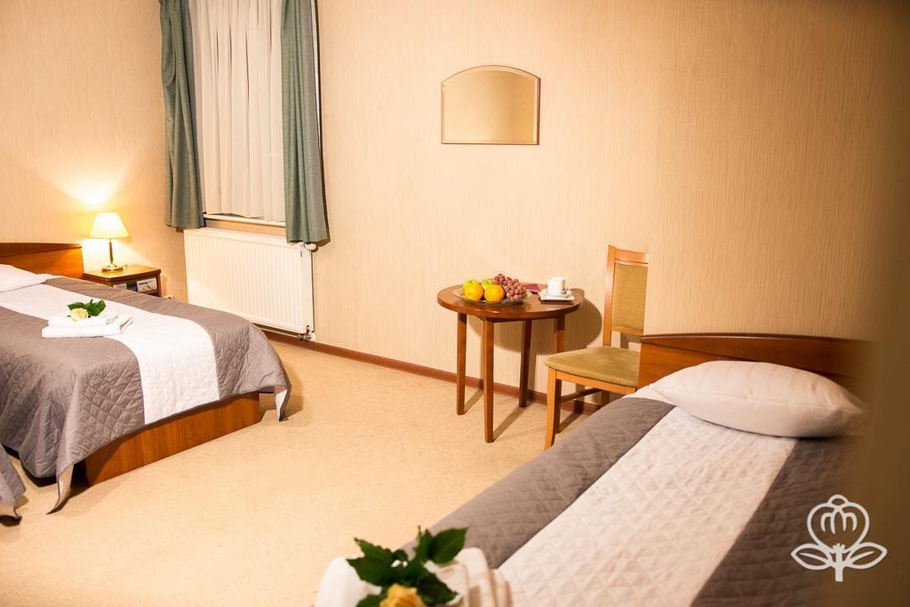 L'Ascada Hotel Срем Екстериор снимка
