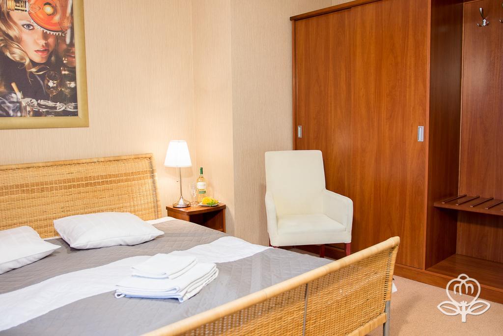L'Ascada Hotel Срем Екстериор снимка