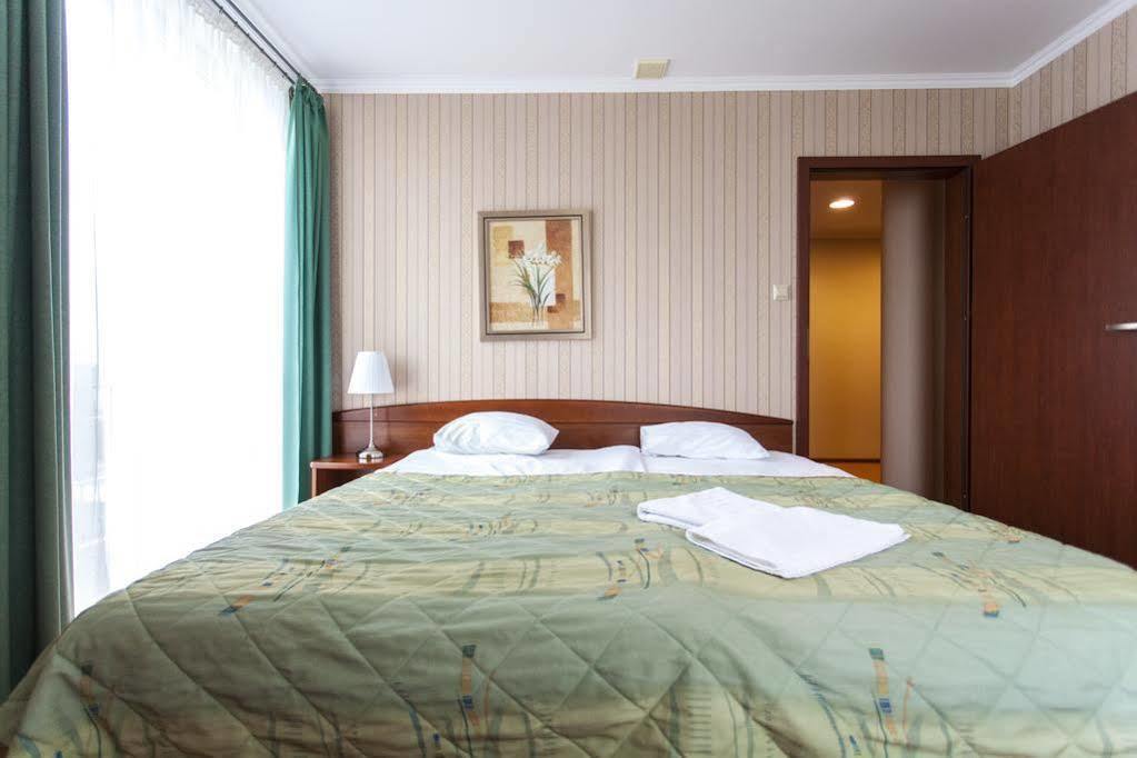 L'Ascada Hotel Срем Екстериор снимка