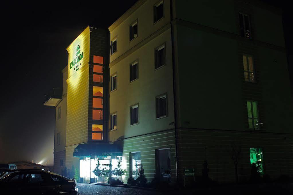 L'Ascada Hotel Срем Екстериор снимка