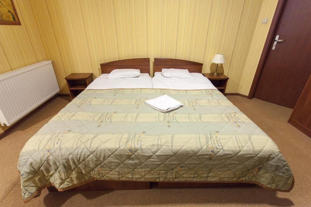 L'Ascada Hotel Срем Екстериор снимка